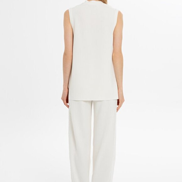 Side Slit Ecru Blouse - Picture 3 of 5